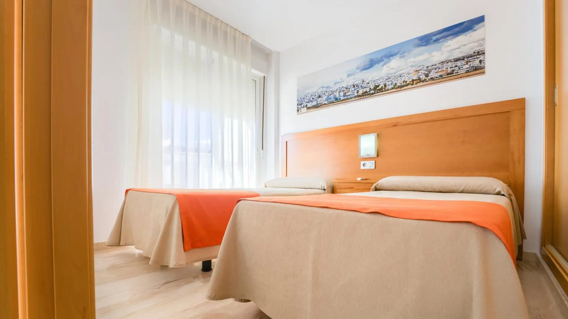 Hotel Apartamentos Loto Conil Conil De La Frontera 3*,