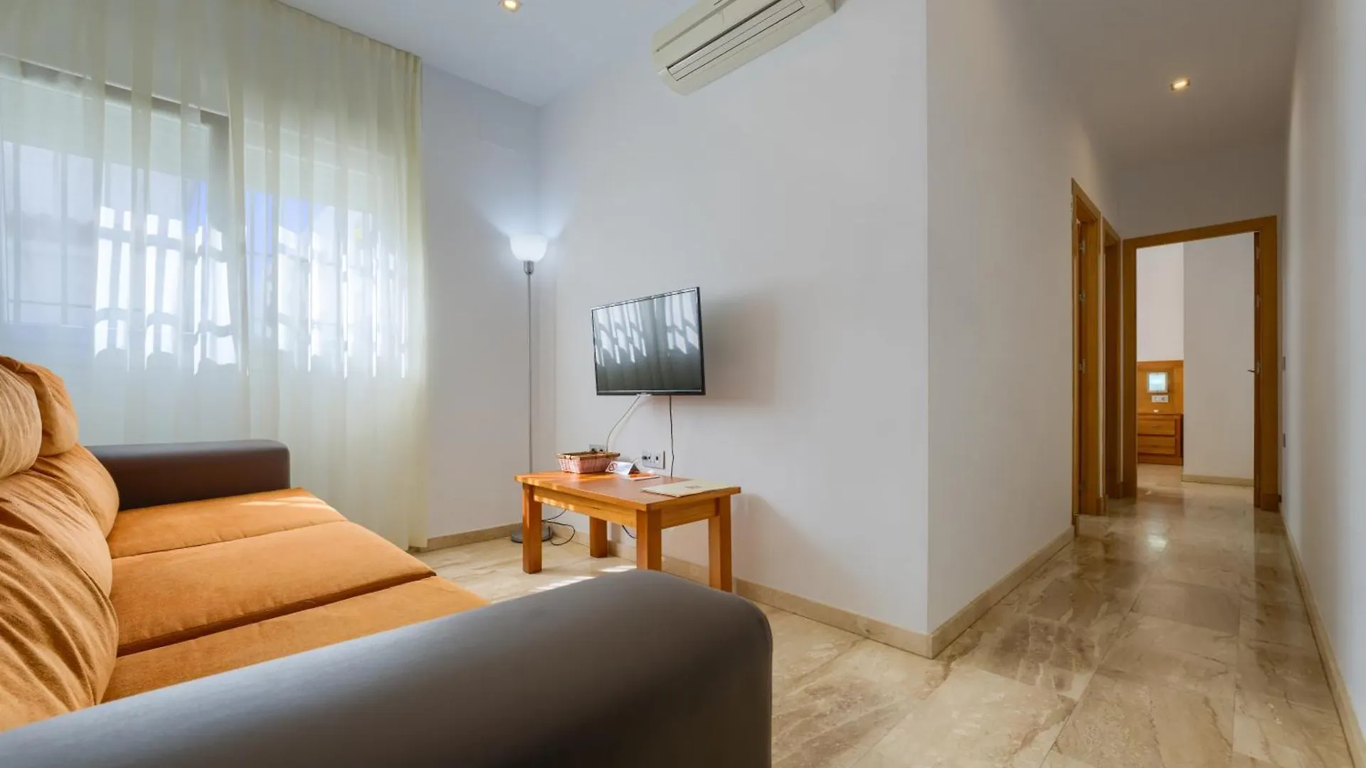 Hotel Apartamentos Loto Conil Conil De La Frontera 3*,