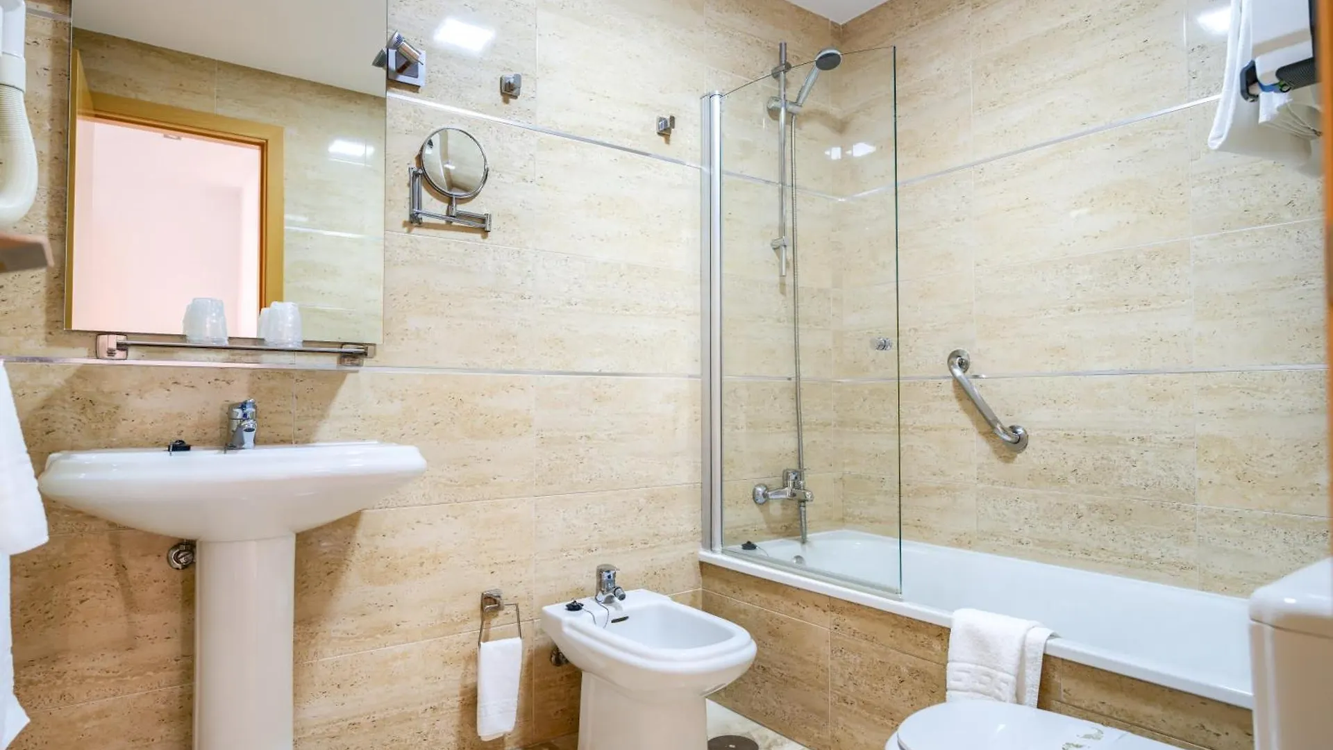 Apartahotel Hotel Apartamentos Loto Conil Conil De La Frontera