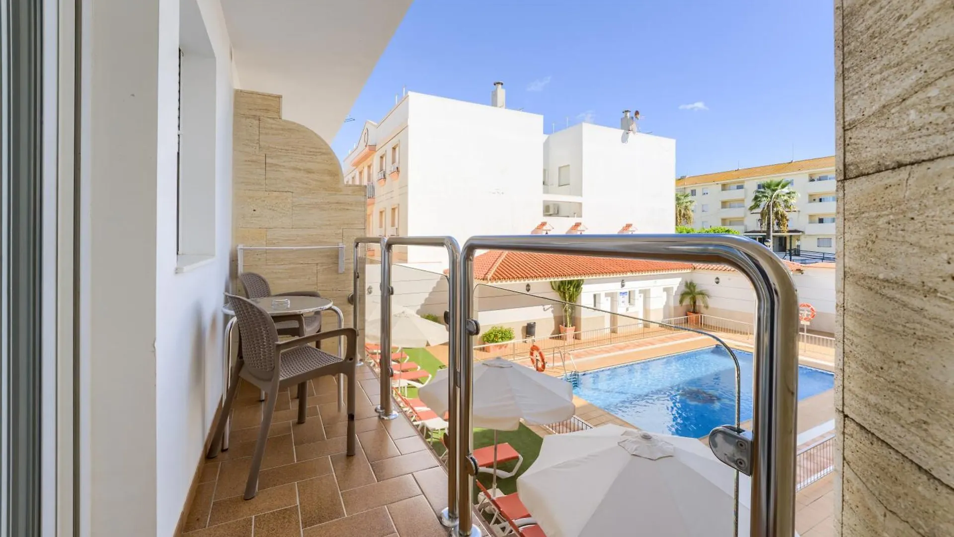 Hotel Apartamentos Loto Conil Conil De La Frontera Aparthotel