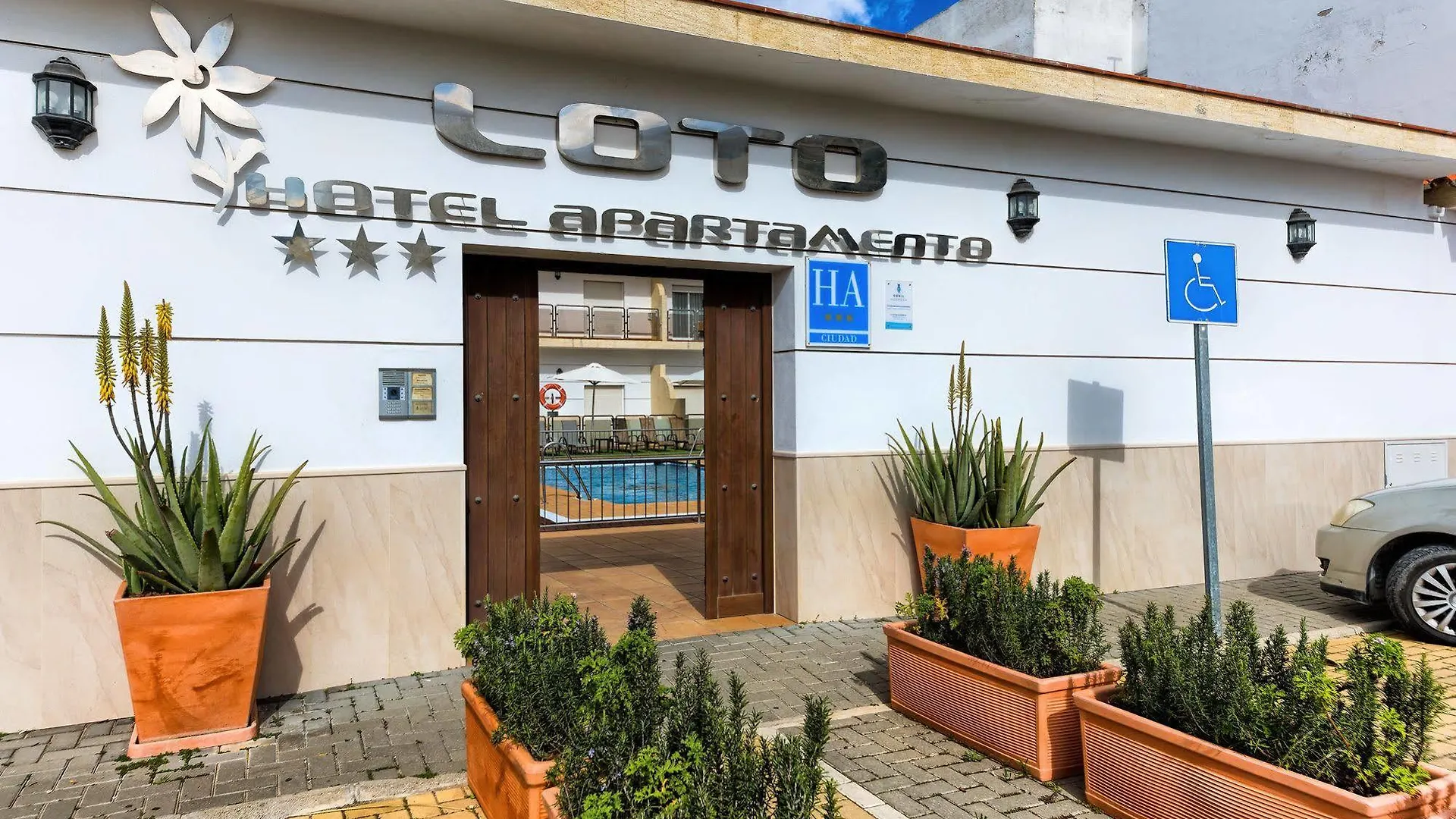 Hotel Apartamentos Loto Conil Conil De La Frontera 3*,